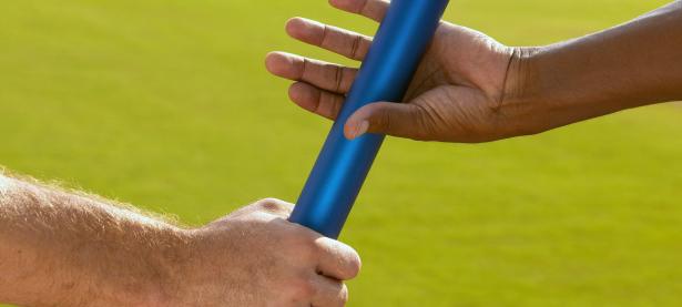 LOL-银箭破晓，拉塞尔独扛大旗，哈斯车队如何以弱胜强颠覆红牛王朝？