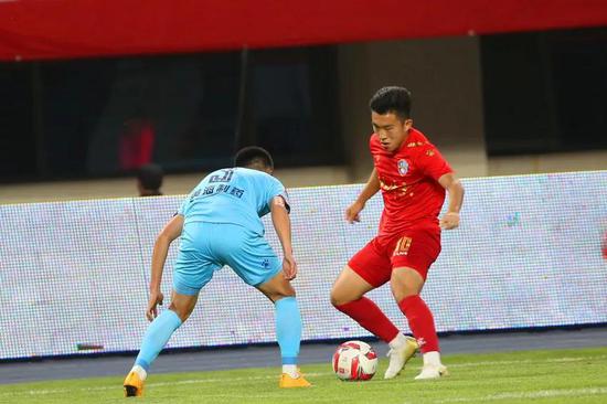 包含青岛黄海中场被罚下场,影响球队比赛节奏的词条 包含青岛黄海中场被罚下场,影响球队比赛节奏的词条