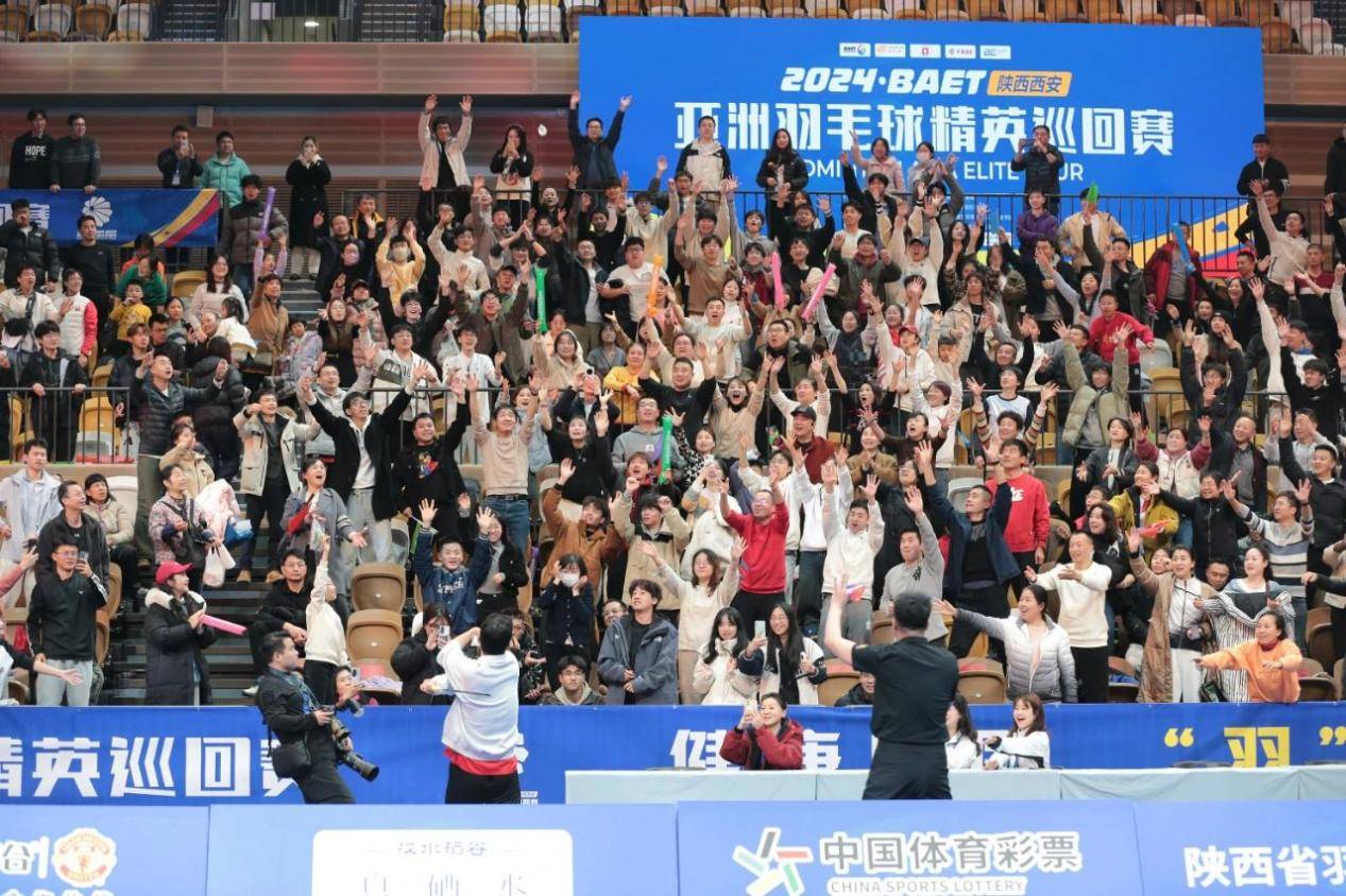 羽毛球比赛中选手精彩对决呈现观众的简单介绍 羽毛球比赛中选手精彩对决呈现观众的简单介绍