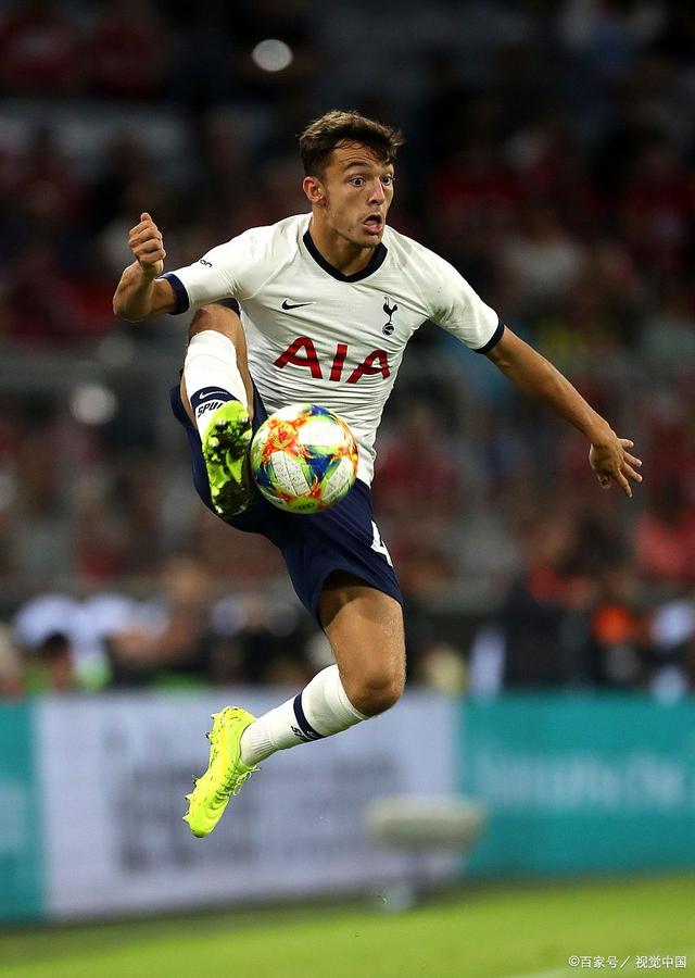 斯图加特客场失利,战绩一落千丈 斯图加特客场失利,战绩一落千丈