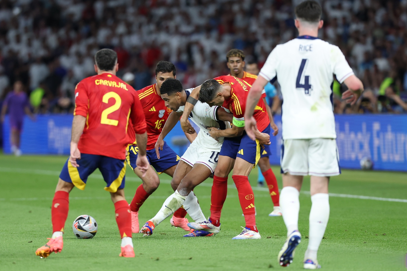 关于西班牙足球联赛拉开帷幕,球迷热情高涨的信息 关于西班牙足球联赛拉开帷幕,球迷热情高涨的信息