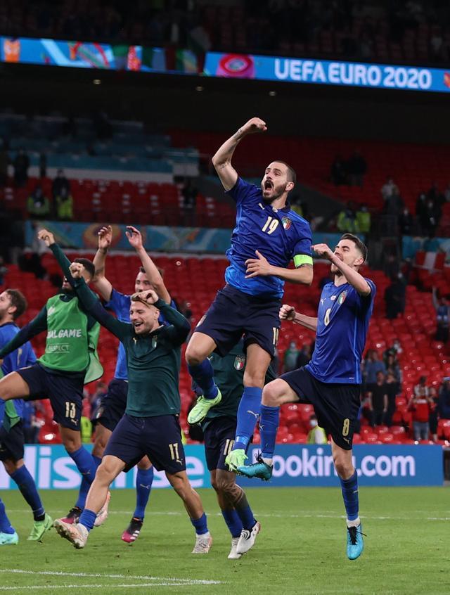 关于奥地利横扫里昂，奥亚尔萨瓦尔关键制胜的信息