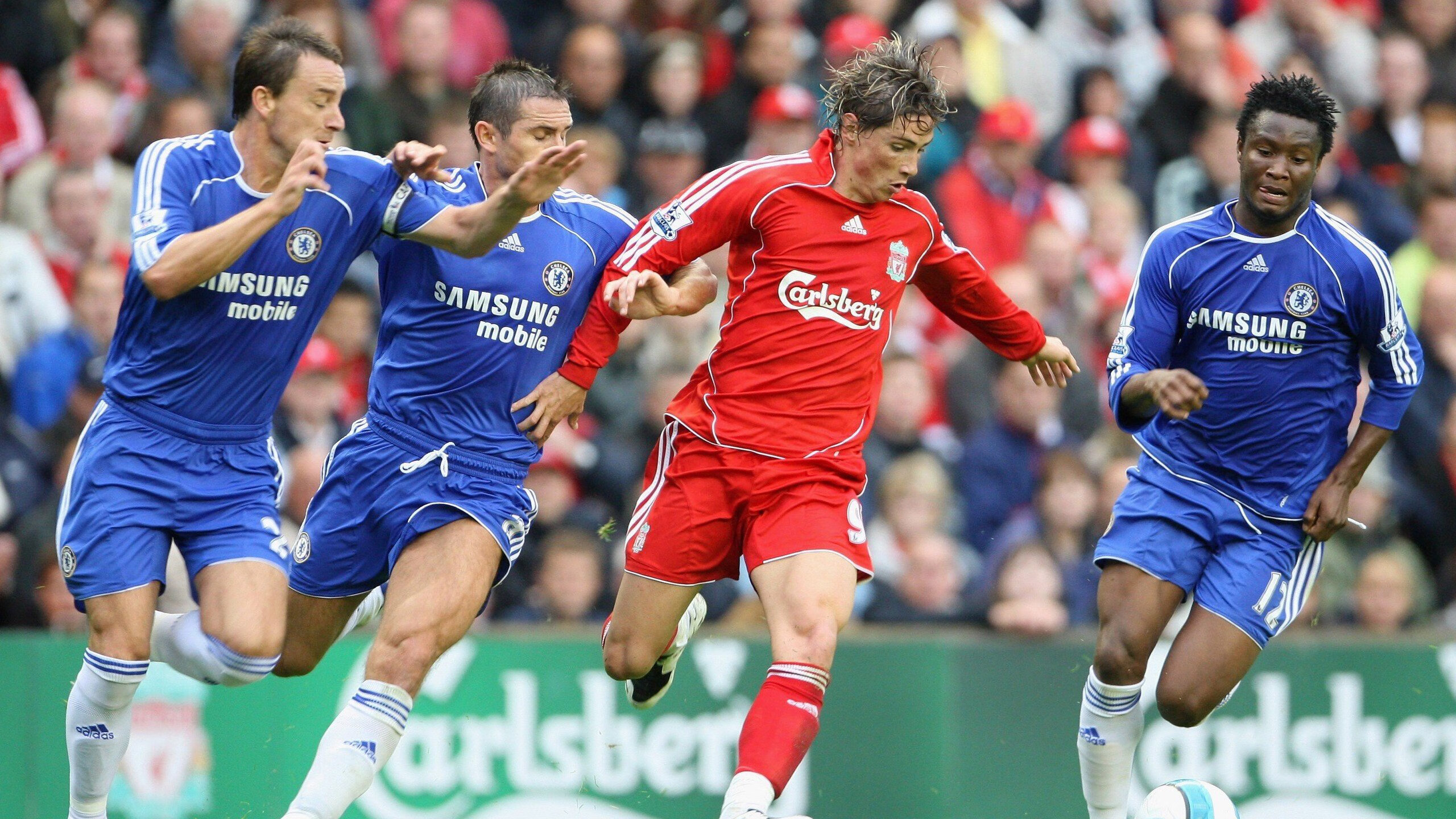 当蓝黑军团遭遇黄色潜水艇，一场被C罗无形统治的经典对决